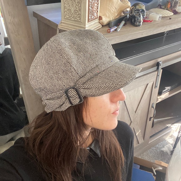 1990s Vintage | Nine West | Wool blend chevron Newsboys Cabbie Cap hat main image 9
